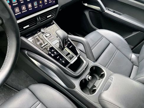 Certified 2023 Porsche Cayenne Turbo AWD/4WD image 20