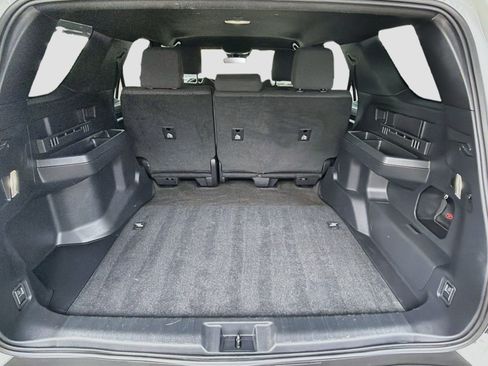 Used 2025 Toyota 4Runner SR5 AWD/4WD image 28