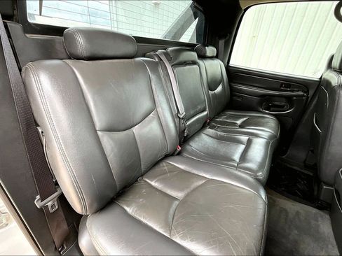 Used 2004 Chevrolet Avalanche Z66 w/ Sun And Sound Package RWD image 36