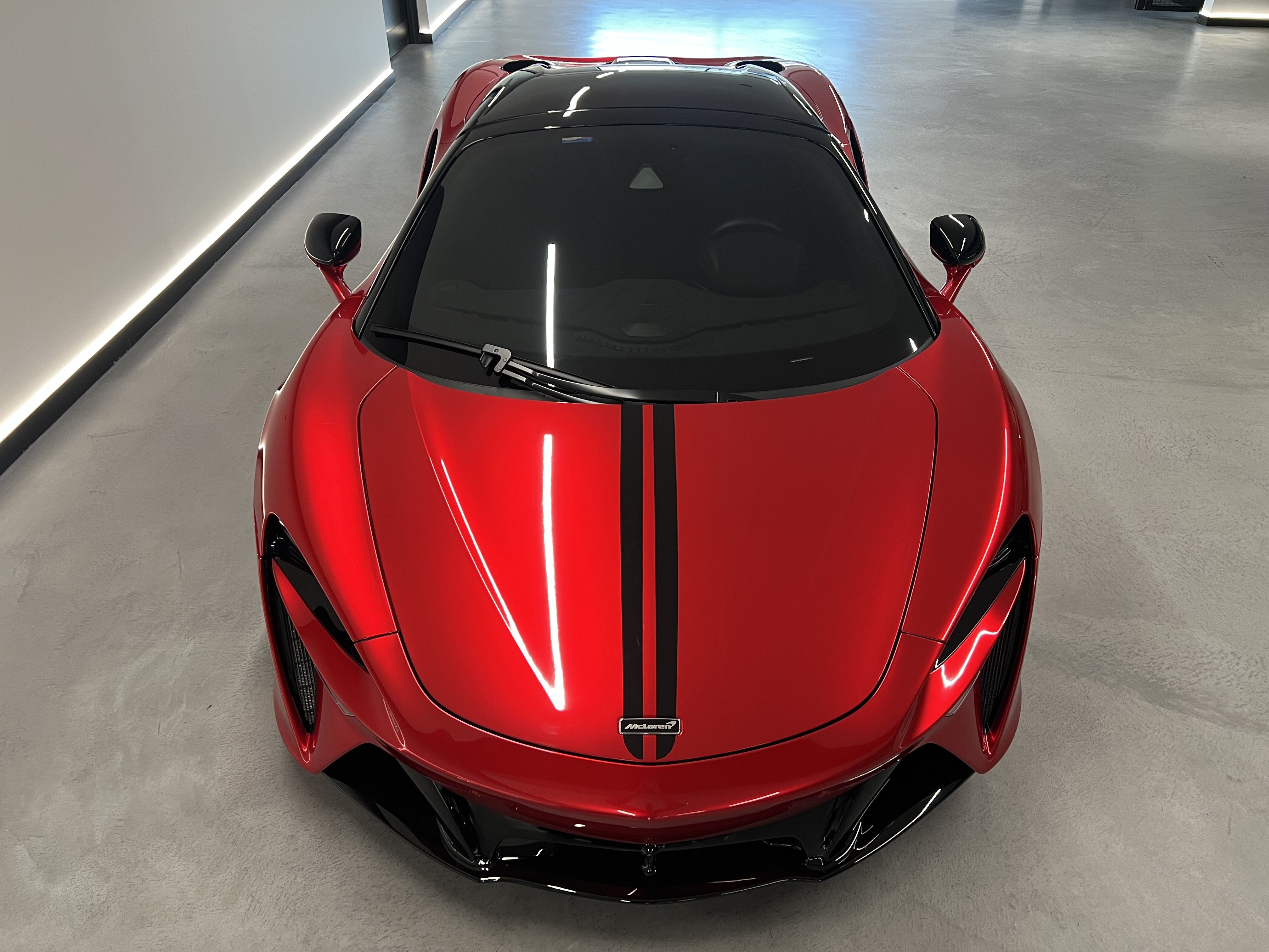 Used 2025 McLaren Artura Spider RWD image 30
