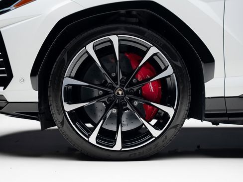 Used 2022 Lamborghini Urus image 18