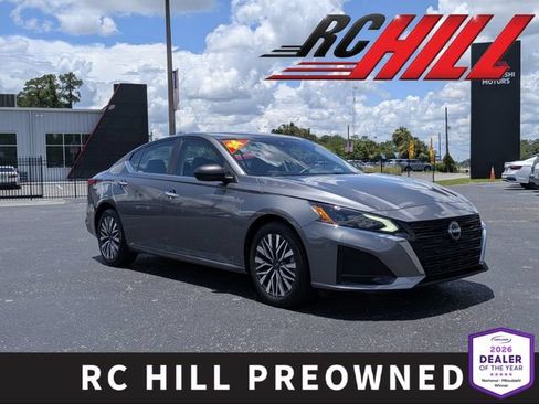 Used 2024 Nissan Altima 2.5 SV FWD image 1