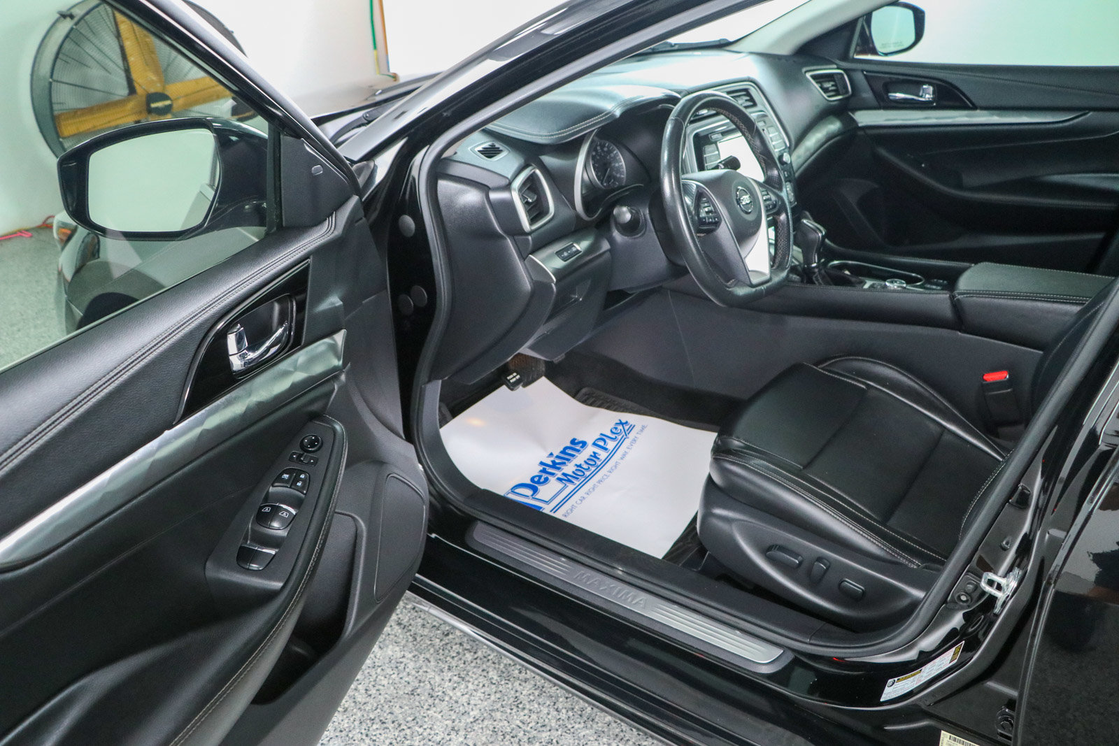 Used 2022 Nissan Maxima SV w/ Floor Mat Group FWD image 3