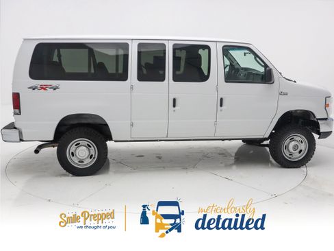 Used 2013 Ford E-350 and Econoline 350 XLT image 2