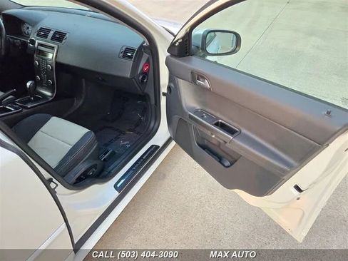 Used 2011 Volvo V50 T5 R-Design image 18