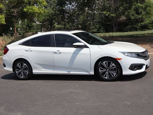 Used 2016 Honda Civic EX-T image 2