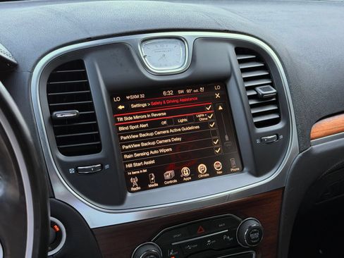 Used 2015 Chrysler 300 C Platinum w/ Harman/Kardon Audio Group RWD image 38