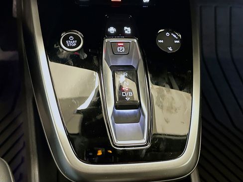 Used 2022 Audi Q4 e-tron Prestige image 25