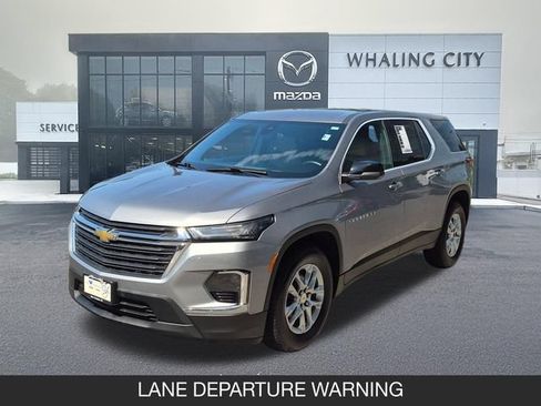 Used 2023 Chevrolet Traverse LS AWD/4WD image 3