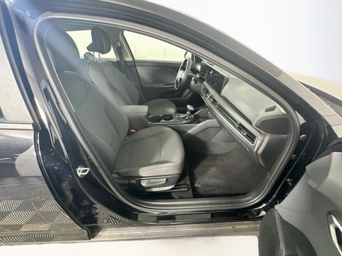 Used 2025 Kia K4 FWD image 29