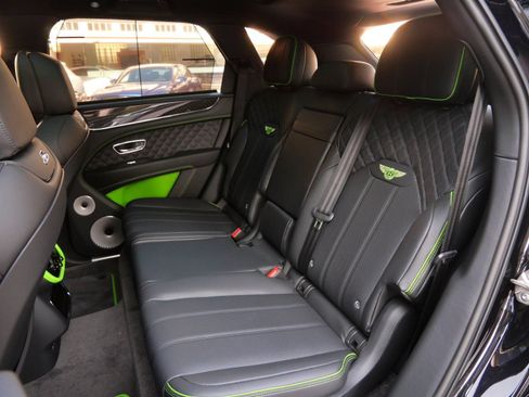 Used 2025 Bentley Bentayga AWD/4WD image 22