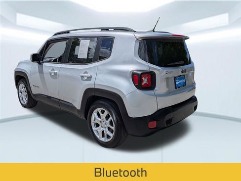 Used 2017 Jeep Renegade Latitude w/ Popular Equipment Group FWD image 4