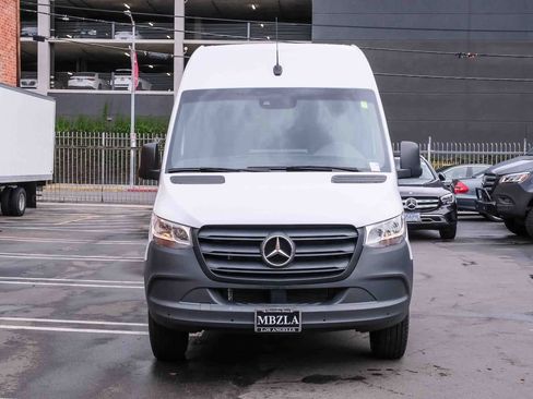 Used 2024 Mercedes-Benz Sprinter 2500 image 2