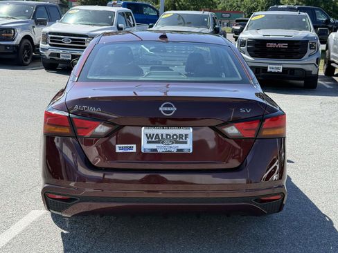 Used 2024 Nissan Altima 2.5 SV FWD image 3