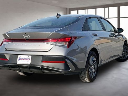 Used 2024 Hyundai Elantra SEL image 6