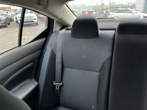 Used 2025 Nissan Versa SV image 39