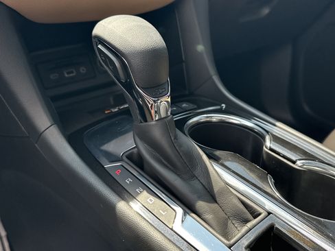 Used 2022 Chevrolet Equinox Premier FWD image 32