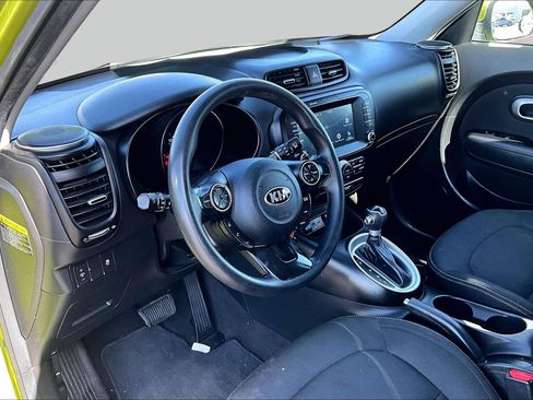 Used 2018 Kia Soul + FWD image 12