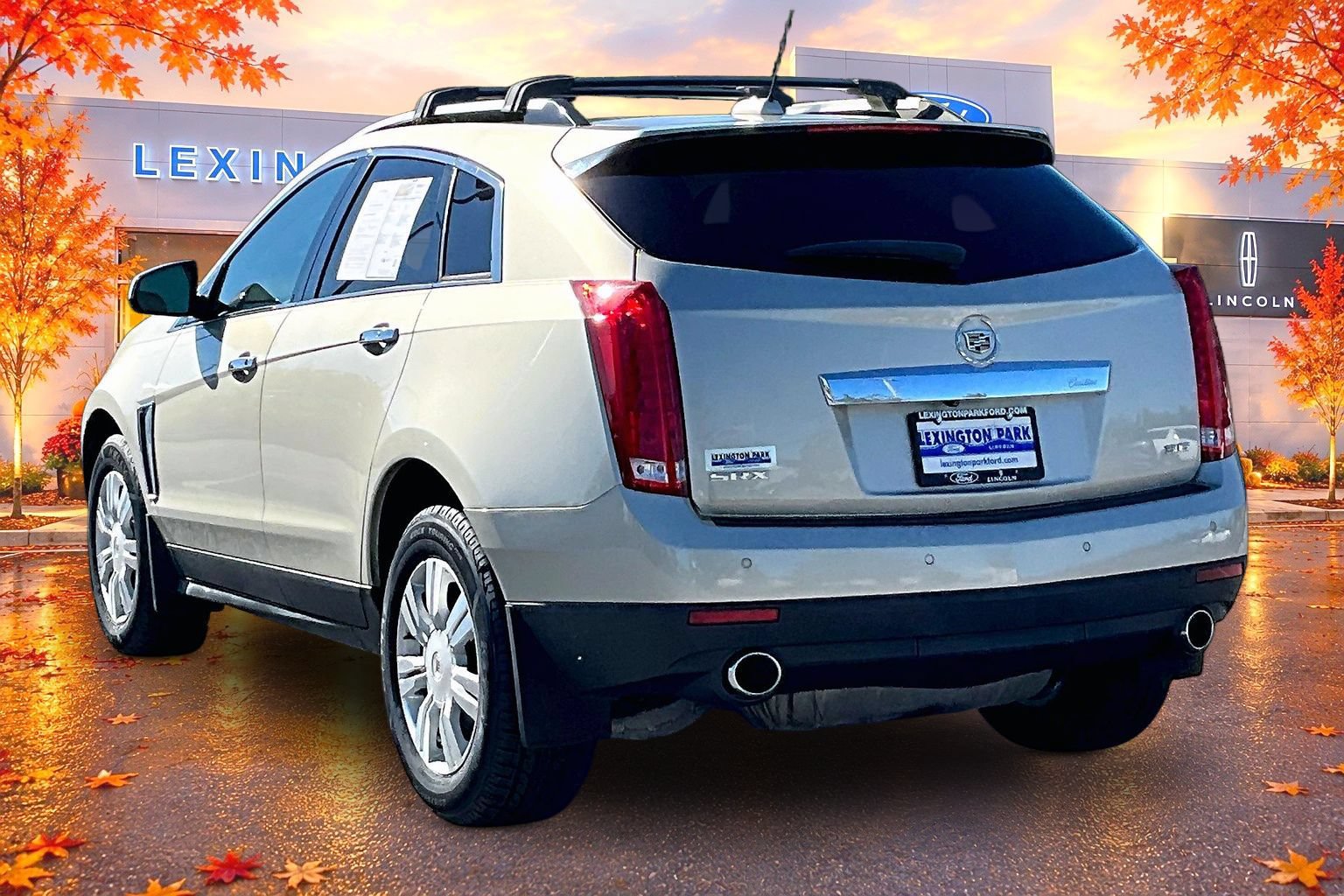 Used 2015 Cadillac SRX Luxury w/ Driver Awareness Package FWD image 4