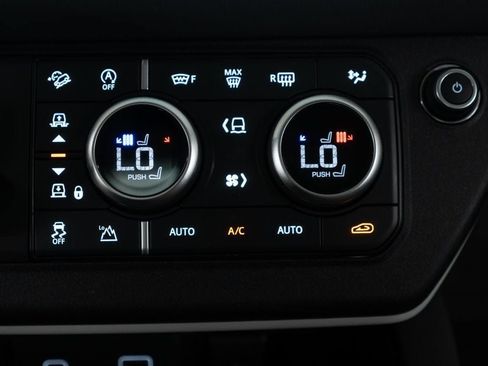 Used 2023 Land Rover Defender 130 X-Dynamic SE AWD/4WD image 25