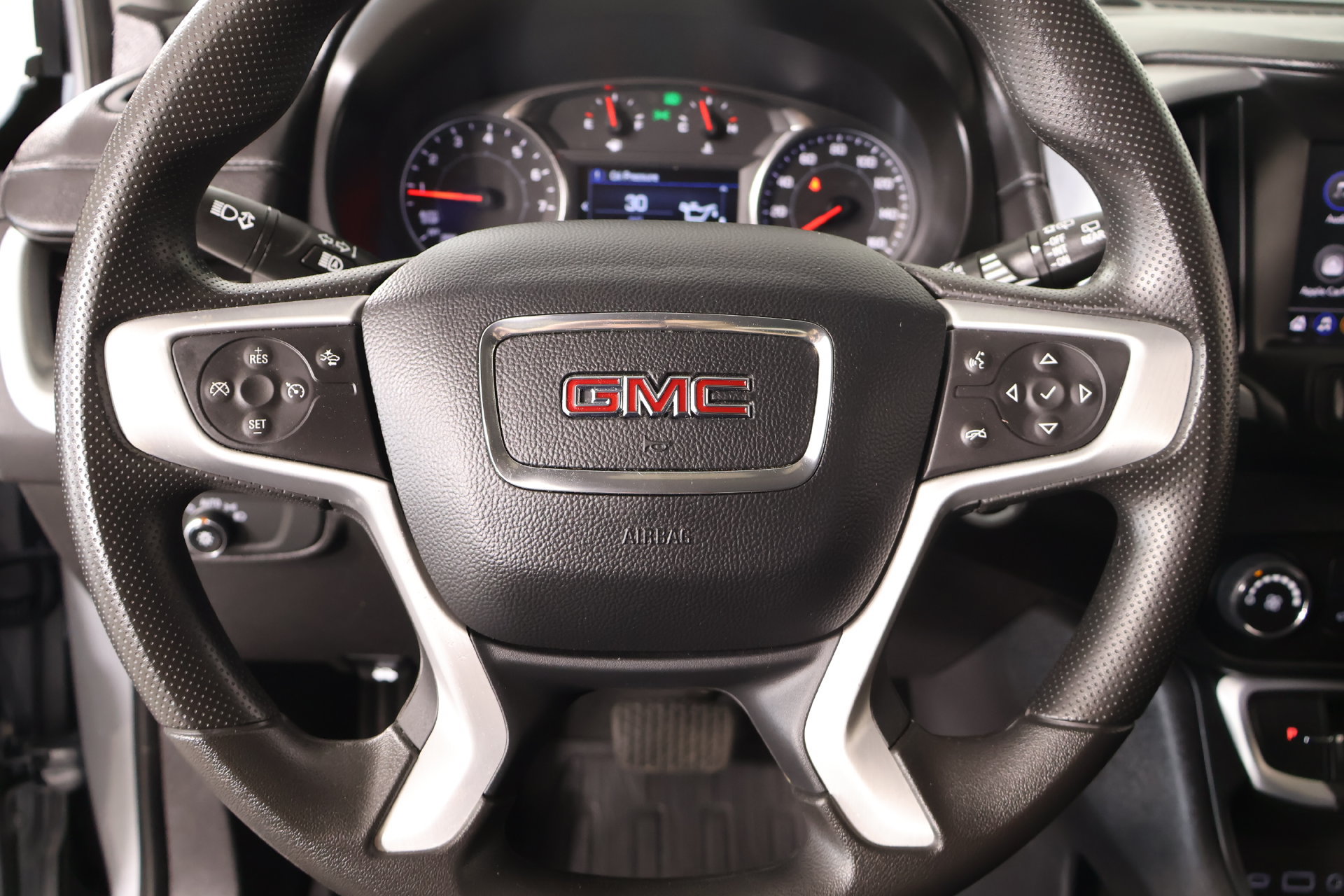 Used 2023 GMC Terrain SLE w/ LPO, Floor Liner Package FWD image 3