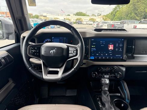 Used 2023 Ford Bronco Wildtrak AWD/4WD image 14