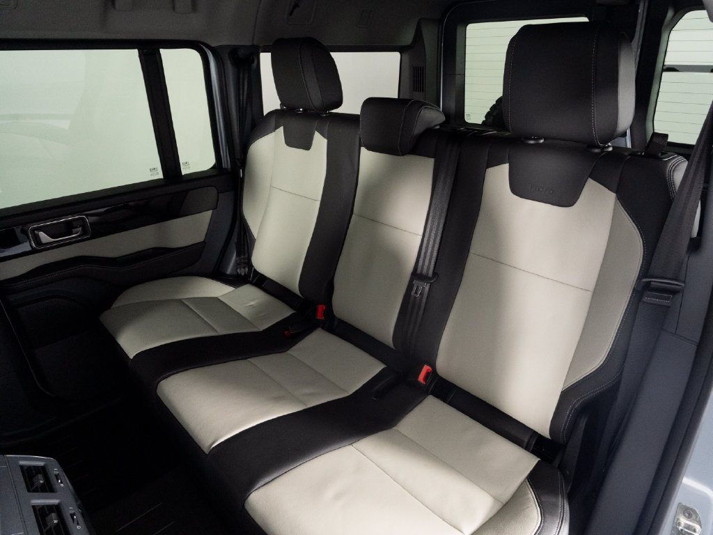 Used 2025 INEOS Grenadier Station Wagon AWD/4WD image 37