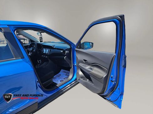 Used 2022 Nissan Kicks S FWD image 11