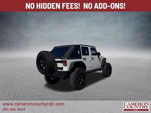 Used 2017 Jeep Wrangler Unlimited Rubicon w/ Cold Weather Group AWD/4WD image 3