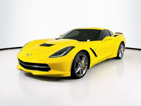 Used 2019 Chevrolet Corvette Stingray Coupe RWD image 3