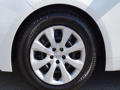 Used 2022 Toyota Corolla LE w/ Carpet Mat Package (TMS) FWD image 7