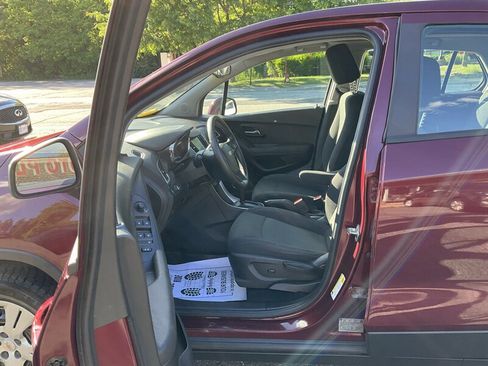 Used 2017 Chevrolet Trax LS FWD image 16