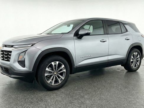 Used 2025 Chevrolet Equinox LT image 3