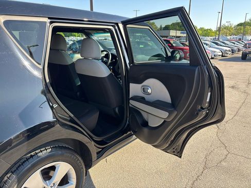 Used 2018 Kia Soul FWD image 13
