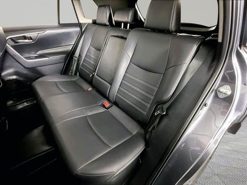 Used 2022 Toyota RAV4 XLE Premium image 21
