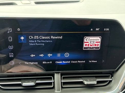 Used 2024 Chevrolet Trax RS FWD image 15