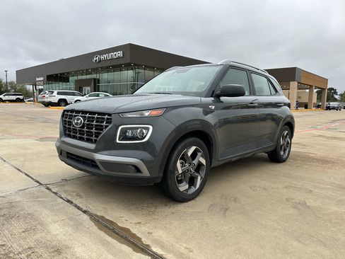 Used 2025 Hyundai Venue Limited image 1
