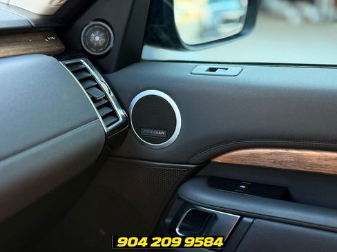 Used 2018 Land Rover Discovery HSE AWD/4WD image 17