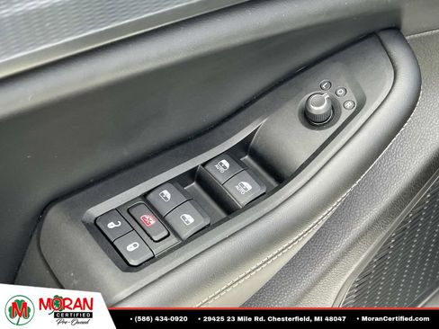 Used 2024 Jeep Grand Cherokee L Altitude AWD/4WD image 17