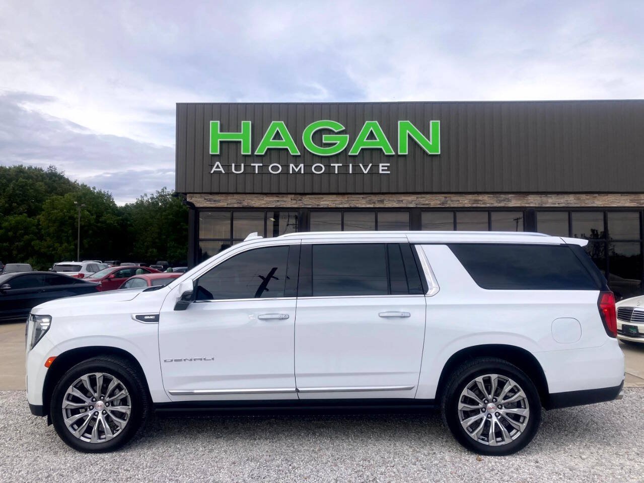 Used 2021 GMC Yukon XL Denali w/ Denali Ultimate Package AWD/4WD image 1