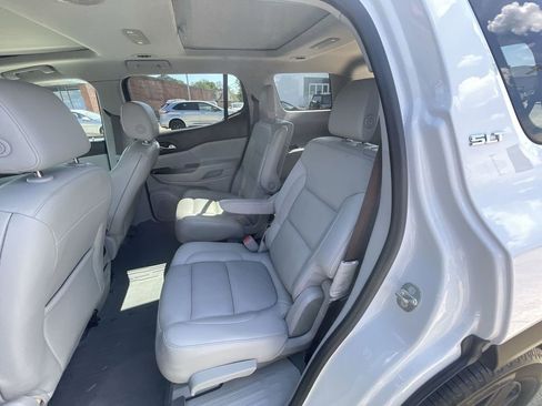 Certified 2018 GMC Acadia SLT w/ LPO, Floor Liner Package FWD image 26