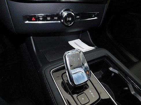 New 2026 Volvo XC90 B6 Plus w/ Protection Package Premier AWD/4WD image 19