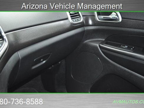 Used 2017 Jeep Grand Cherokee Altitude RWD image 40