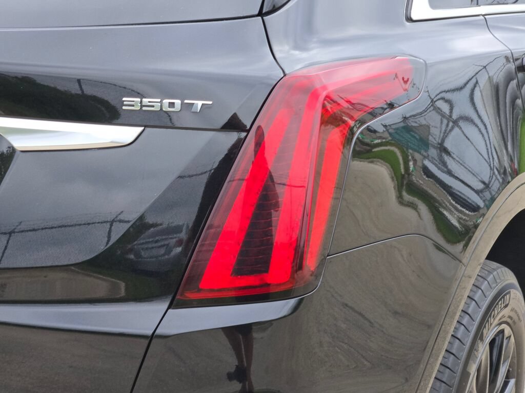 Used 2023 Cadillac XT5 Luxury w/ LPO, Floor Liner Package AWD/4WD image 15