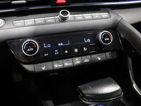 Used 2025 Hyundai Elantra Limited FWD image 26