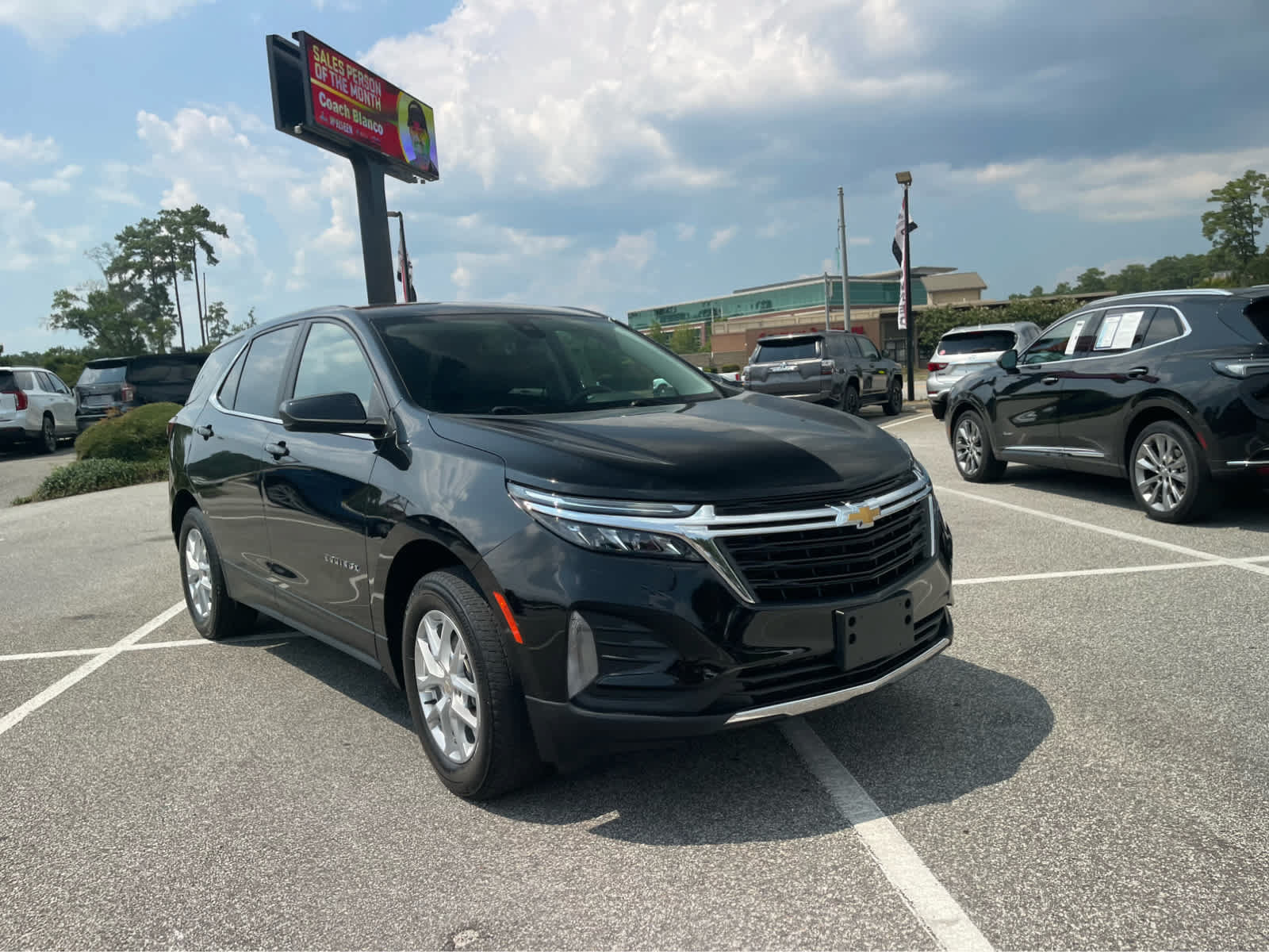 Used 2024 Chevrolet Equinox LT AWD/4WD image 3
