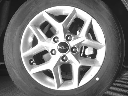 Used 2025 Kia Soul LX w/ LX Technology Package image 13