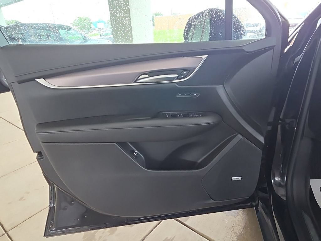 Used 2017 Cadillac XT5 Luxury w/ Driver Awareness Package FWD image 16