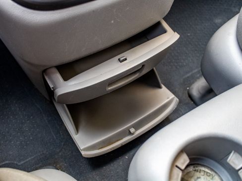 Used 2012 Kia Sedona LX FWD image 22