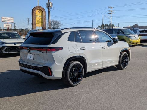 New 2026 Volkswagen Tiguan SE R-Line FWD image 3